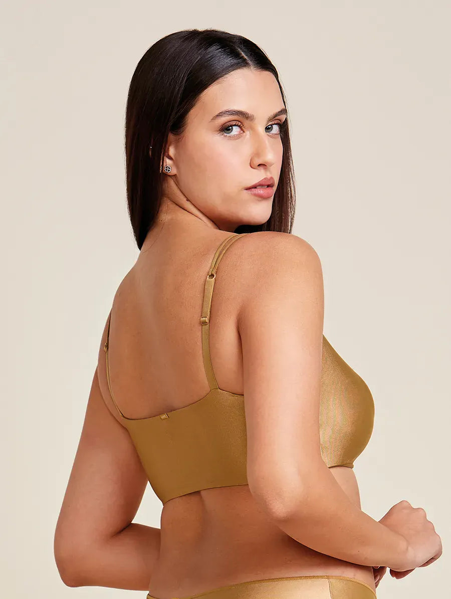 טופ מיקרופייבר מבריק ללא ברזלים עם ריפוד נשלף בצבע זהב-אוקר