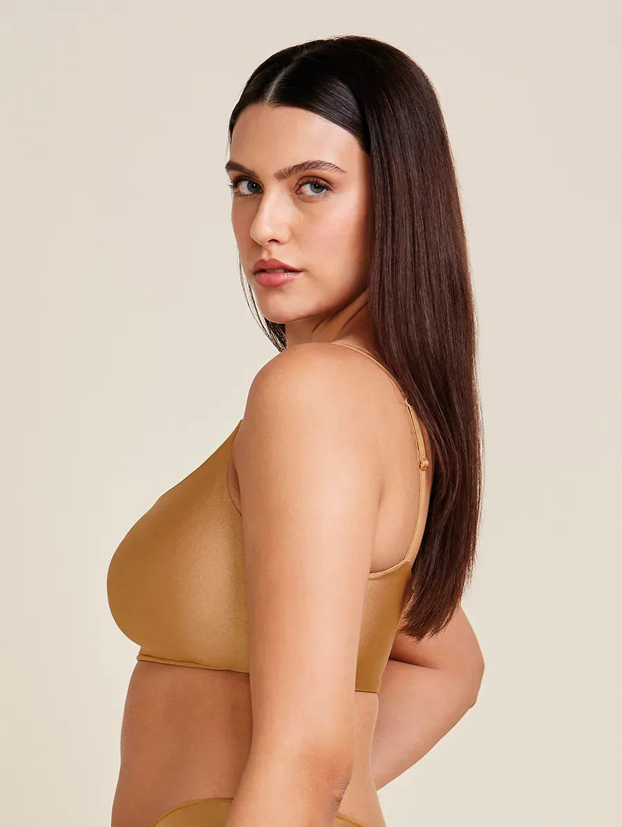 טופ מיקרופייבר מבריק ללא ברזלים עם ריפוד נשלף בצבע זהב-אוקר