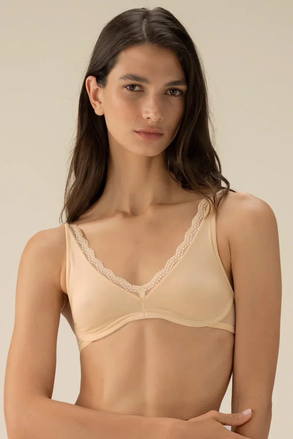 חזיית טי שירט ללא ריפוד בצבע קרם-שמנת