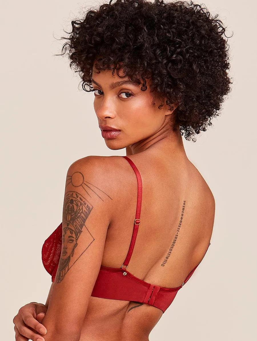 חזיית משולשים עם עצם מתחרה בצבע אדום